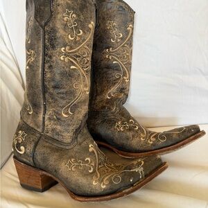Circle G Distressed Black and Tan Western Boots